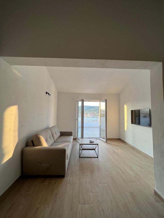 Apartmani Tamaris Vinišće Eksteriør billede